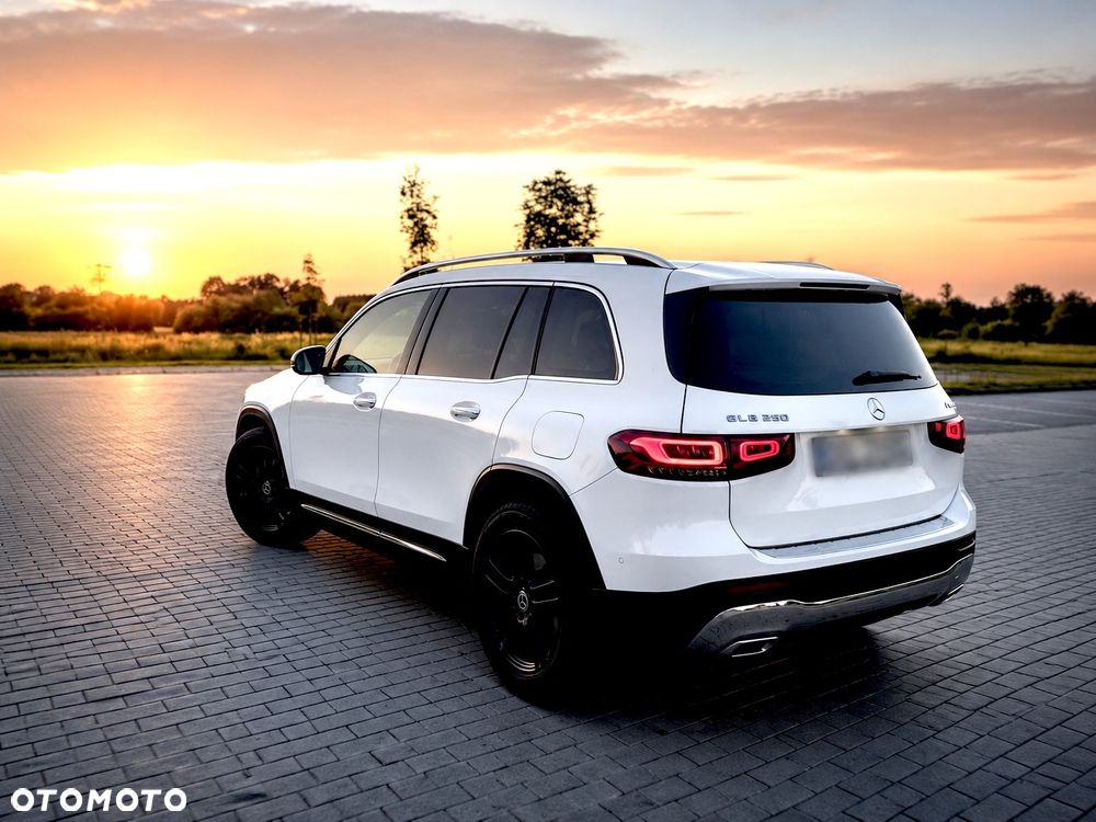Mercedes-Benz GLB 250 4-Matic 8G-DCT - 11