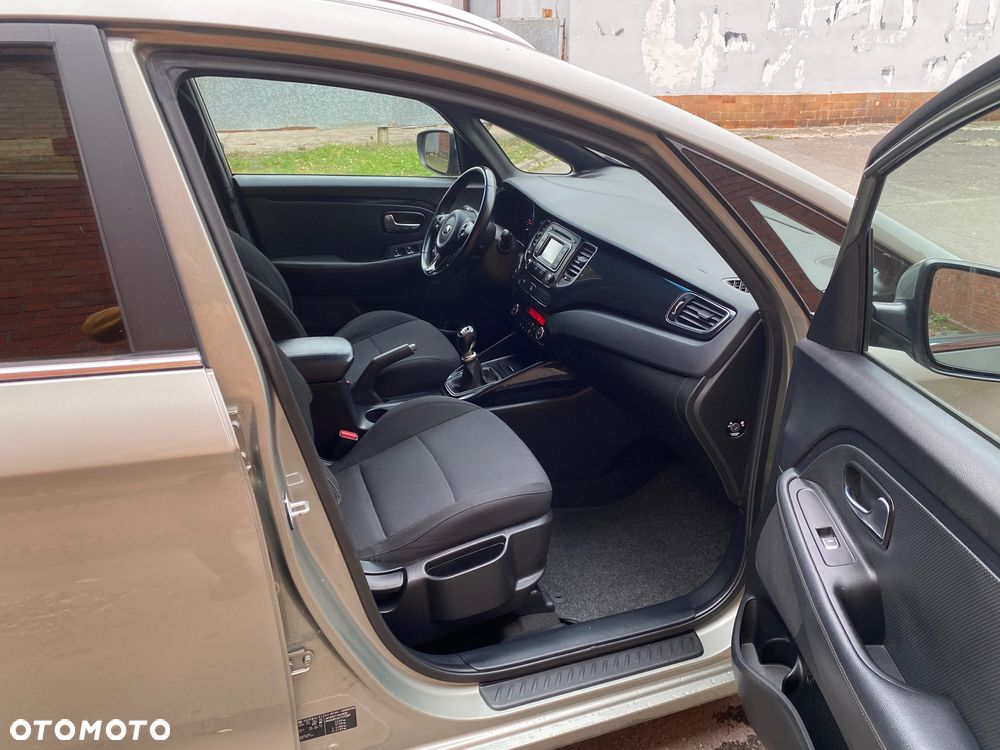Kia Carens 1.7 CRDi M 7os EU6 - 19