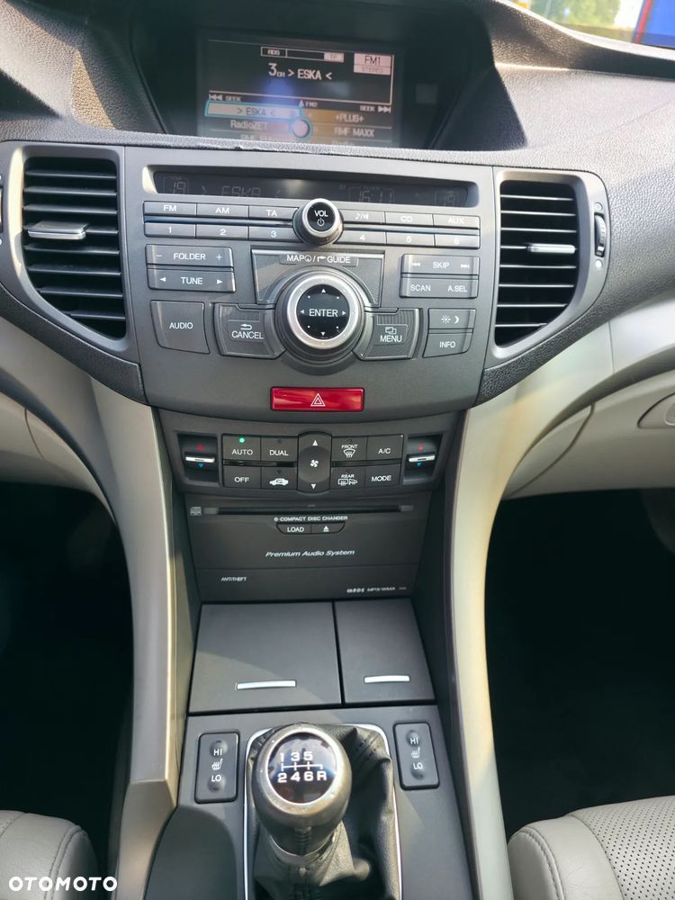 Honda Accord 2.0 Executive Nav - 37