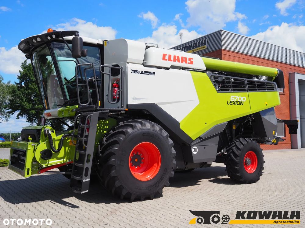 Claas Lexion 6700 + V770 - 2