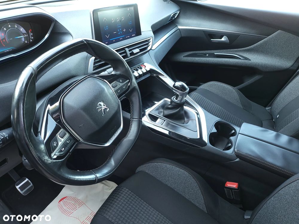 Peugeot 3008 1.2 PureTech Allure Pack S&S - 17