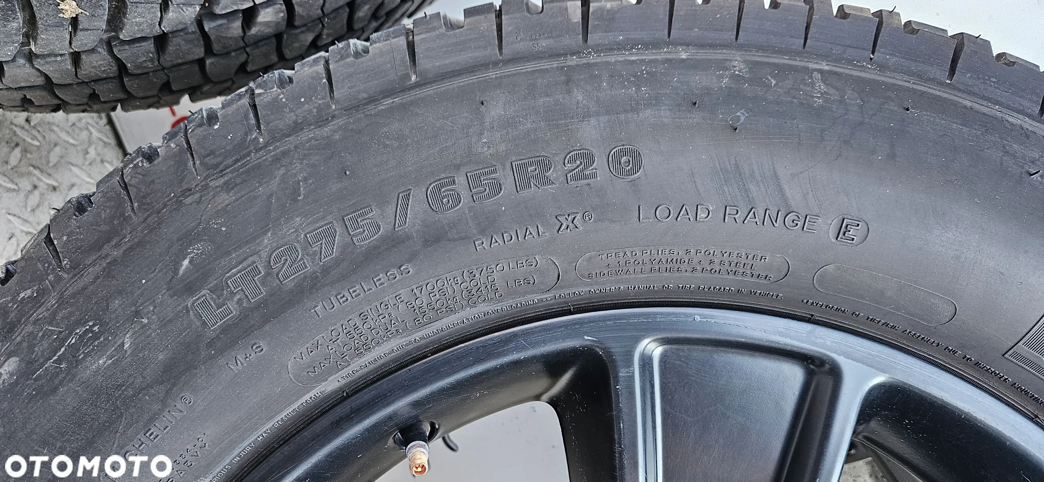 RAM 1500 V 5 2019-  Felgi aluminiowe Komplet felg Alufelgi 275/65/20 R20 20 Cali Felga 5YD55TRMAA 6x139.7 Opona bardzo ładna DOT 34/23 michelin - 25