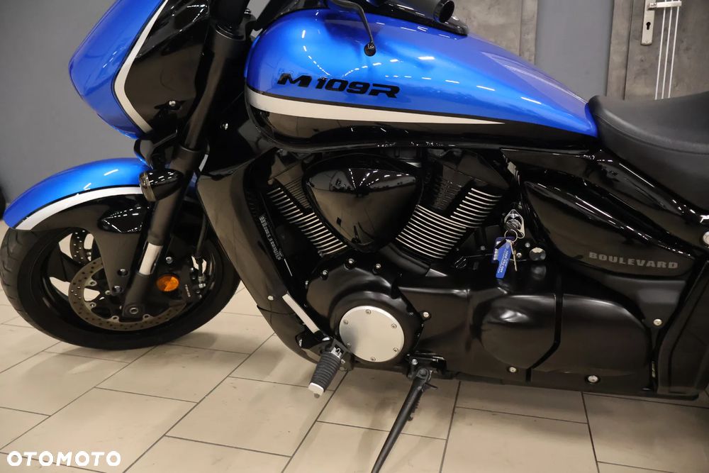 Suzuki Intruder - 7