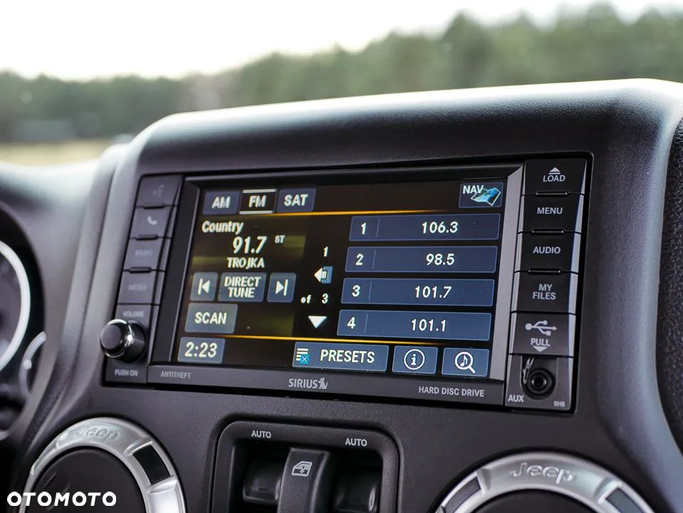 Jeep Wrangler - 32