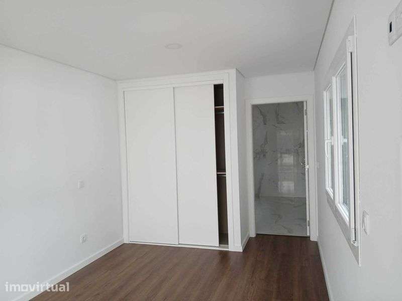 Moradia Terrea T4 Nova Fernao Ferro - Grande imagem: 4/12