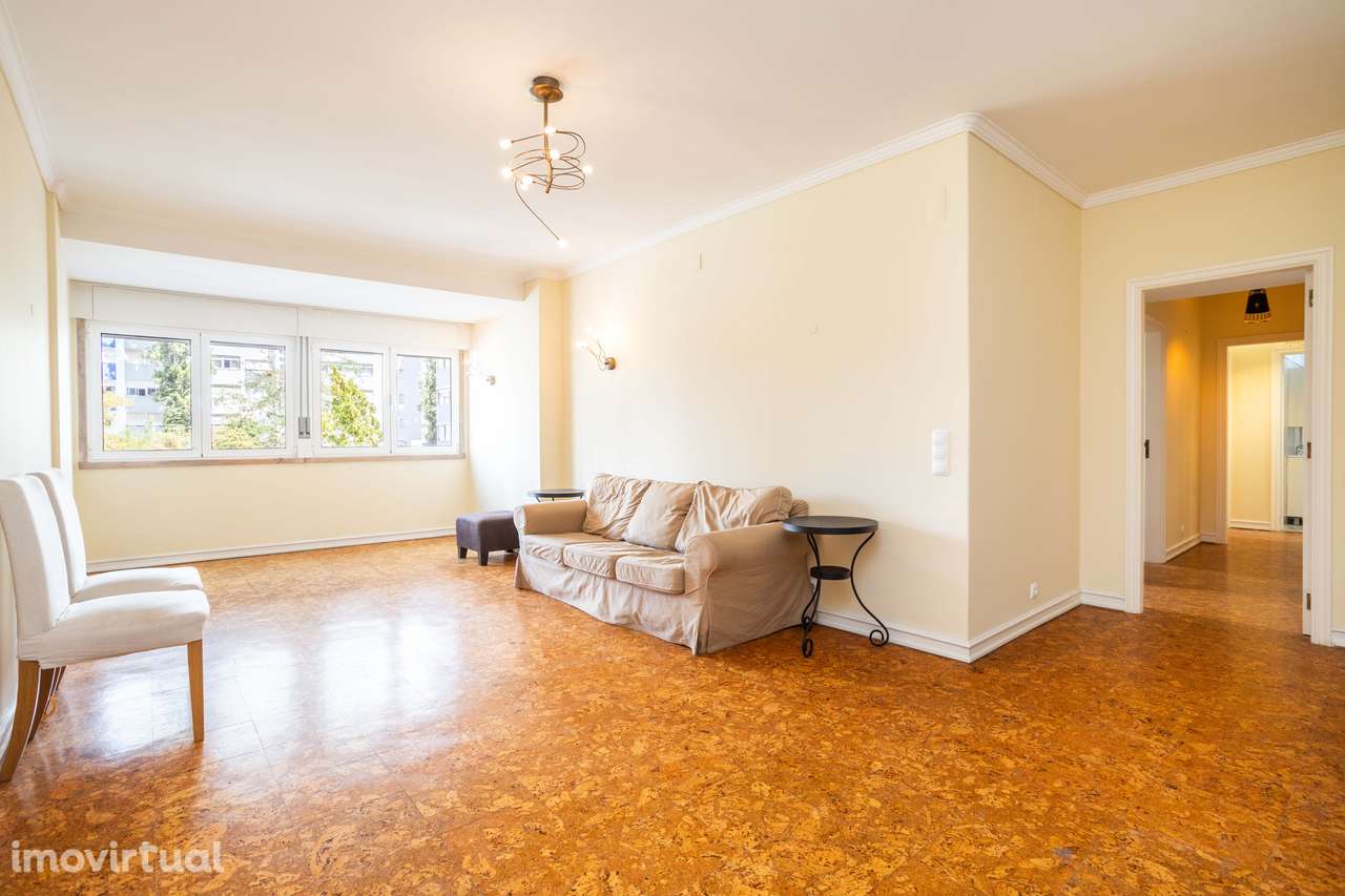 Excelente T3 para arrendamento com parqueamento e arrecadação - Grande imagem: 5/25