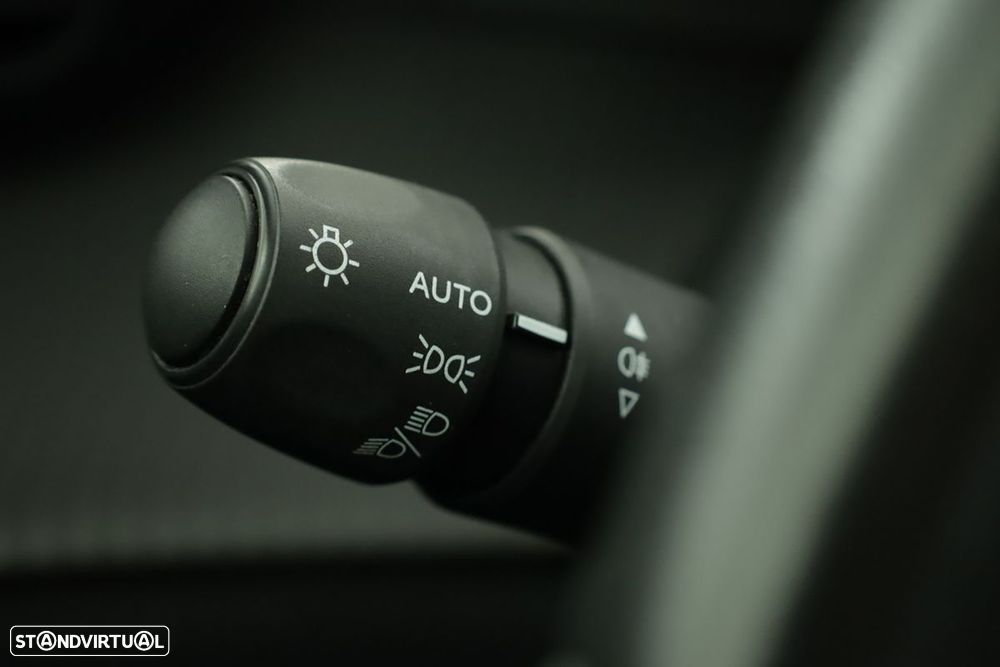 Peugeot 208 1.2 PureTech Allure EAT8 - 17