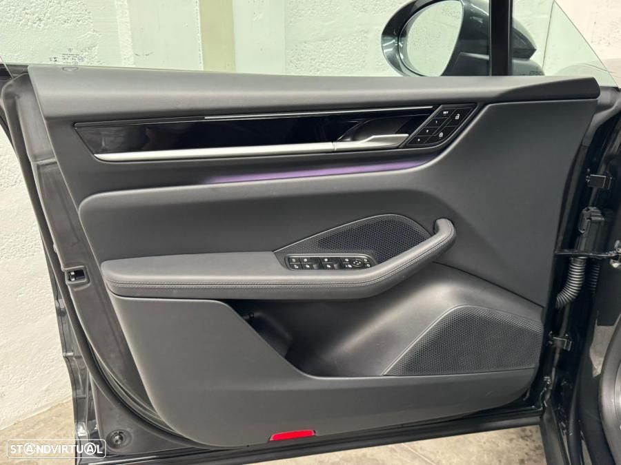 Porsche Macan Electric 4 - 42