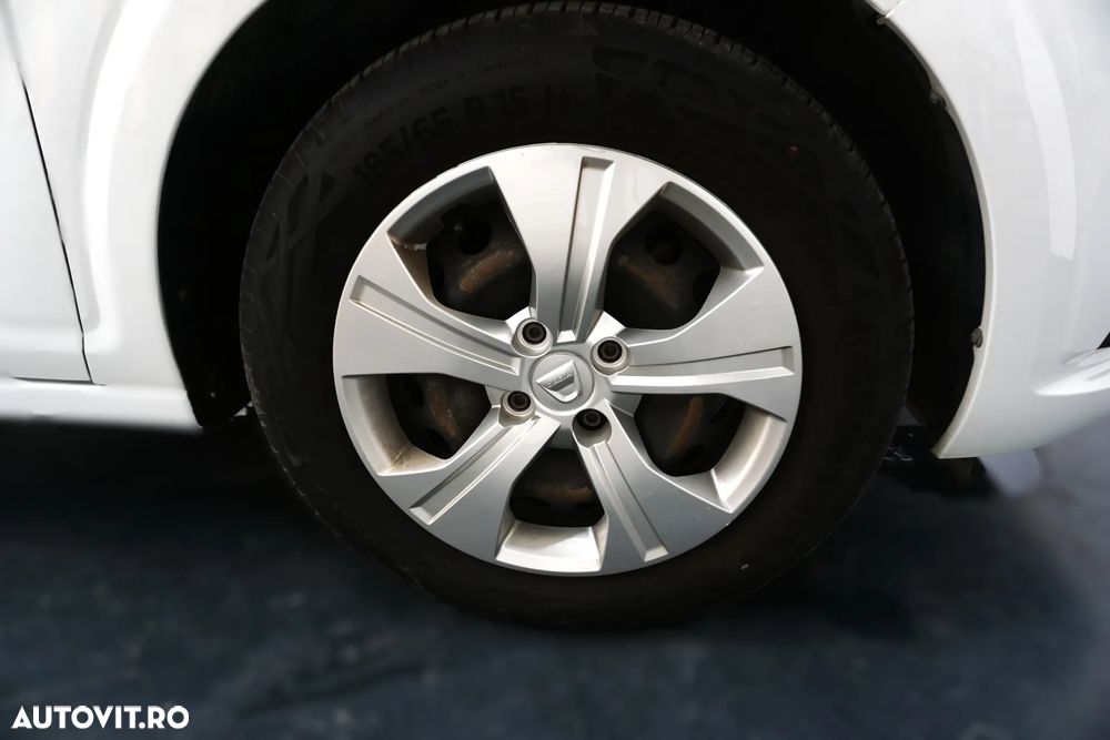 Dacia Logan TCe 90 Essential - 6