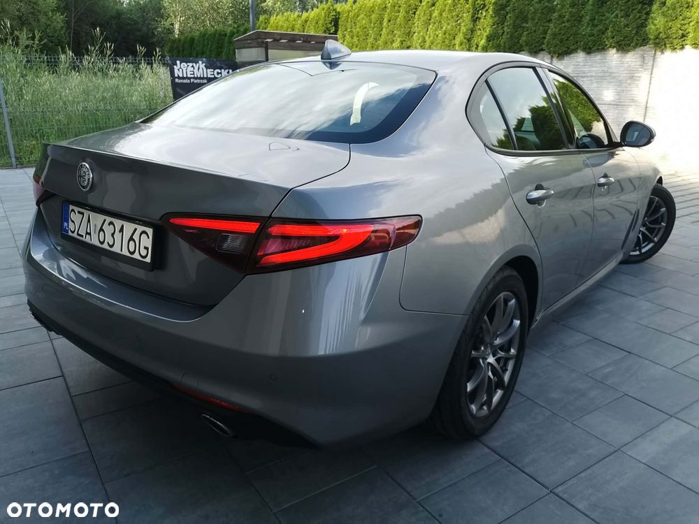 Alfa Romeo Giulia 2.2 AT8 Executive - 3