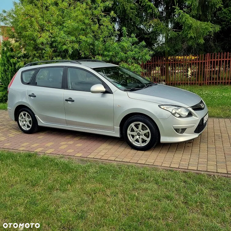 Hyundai i30 1.4 Base + - 8