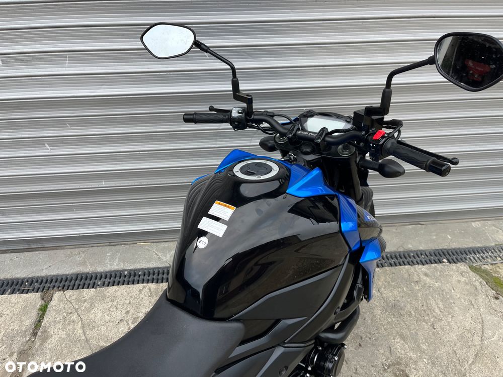 Suzuki GSX - 16
