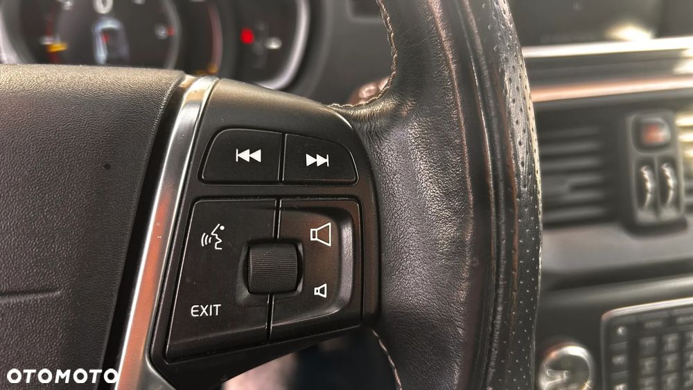 Volvo V40 D4 Drive-E R-Design Summum - 12