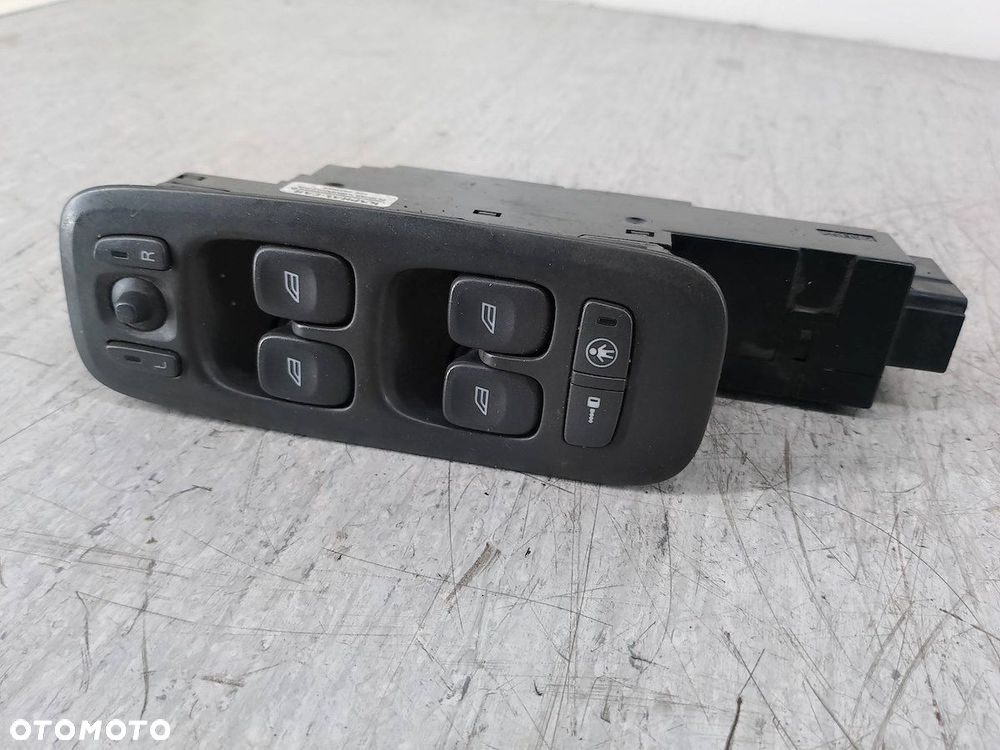 PANEL STEROWANIA SZYB I LUSTEREK VOLVO V70 - 1