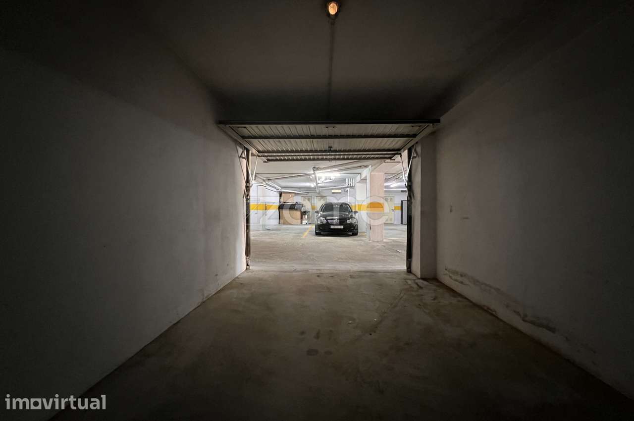Estacionamento fechado para arrendamento junto ao Hospital de S. João - Grande imagem: 4/15