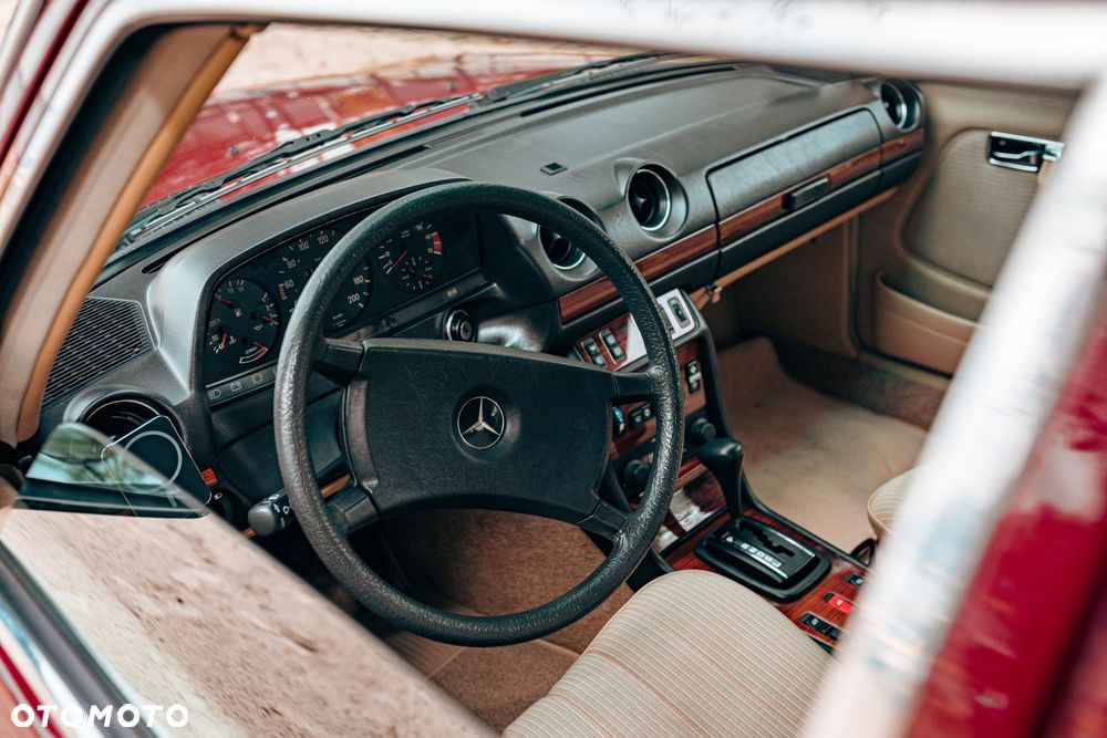 Mercedes-Benz W123 - 2