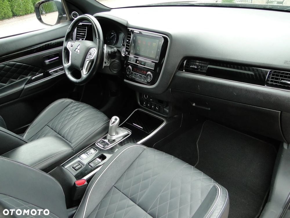 Mitsubishi Outlander Instyle + - 14