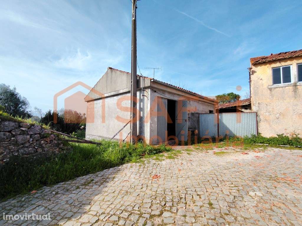 MORADIA T4, COM GARAGEM, POÇOS, TERRENO E RUINAS EM PEDRA. - Grande imagem: 3/40