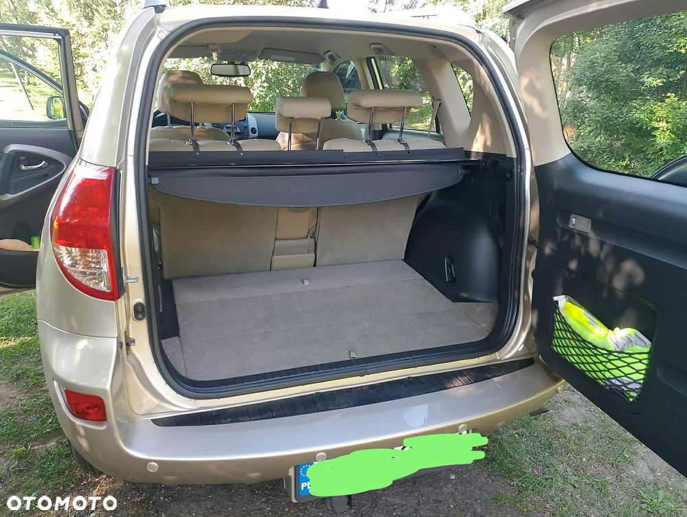 Toyota RAV4 - 11