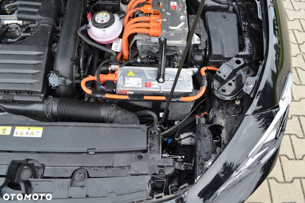 Cupra Leon Sportstourer 1.4 e-Hybrid (180 kW System) VZ CUP - 11