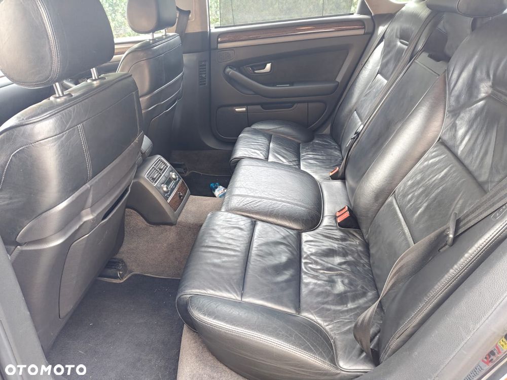 Audi A8 4.2 Quattro - 11