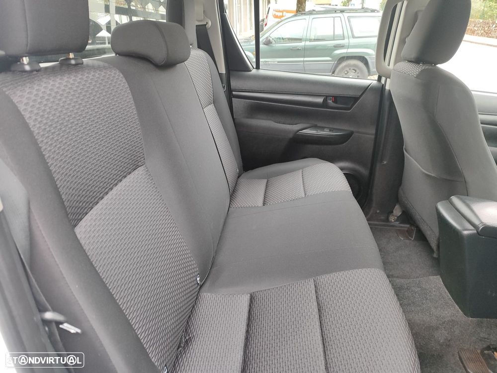 Toyota Hilux 2.4 D-4D 4WD CD CH - 4