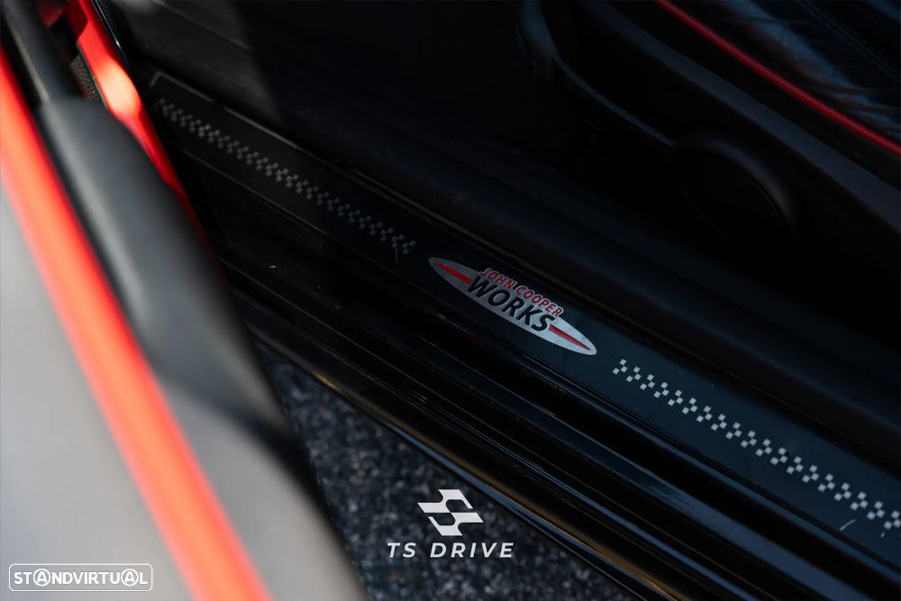 MINI 3 Portas John Cooper Works - 12