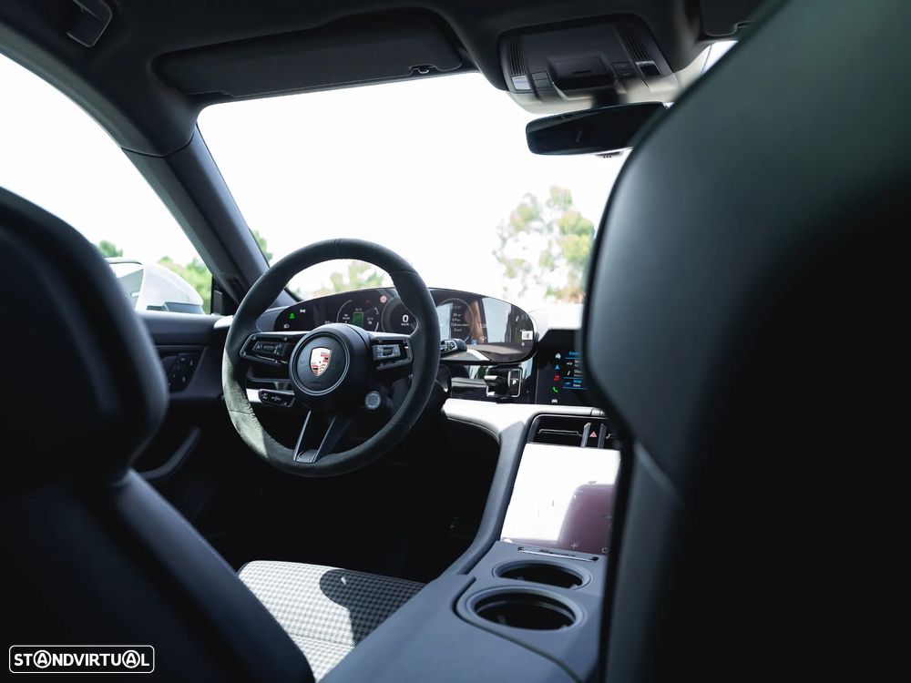 Porsche Taycan Sport Turismo bateria Performance Plus - 17