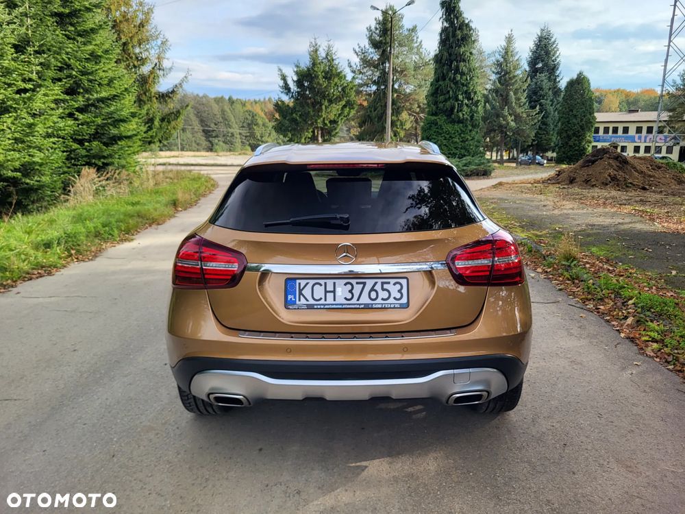 Mercedes-Benz GLA 180 Urban - 4