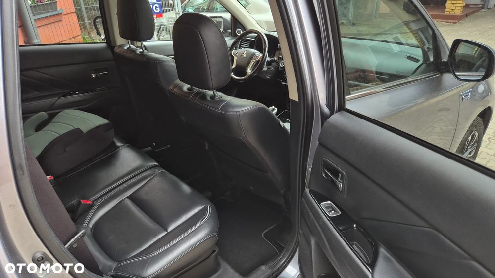 Mitsubishi Outlander - 24