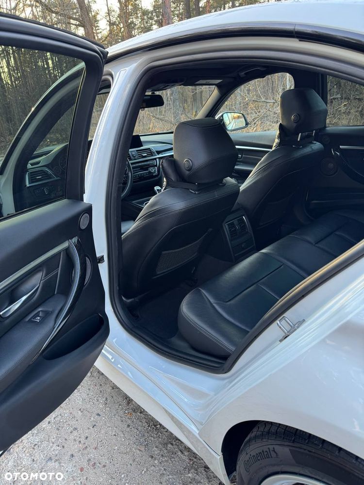 BMW Seria 3 330i xDrive M Sport - 8