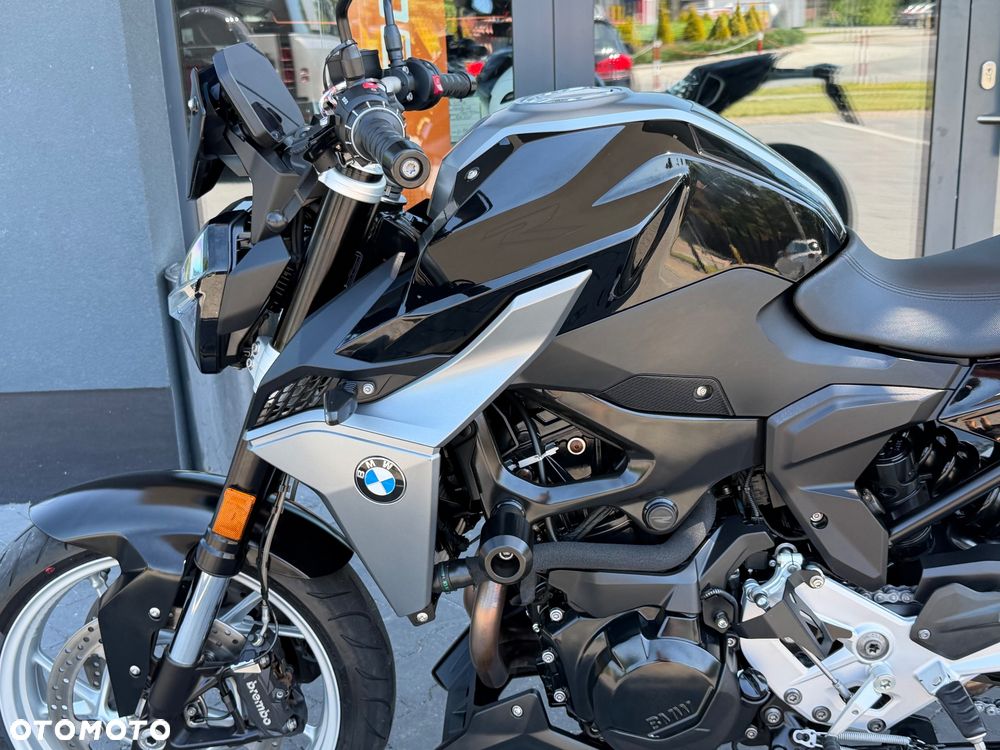 BMW F - 33