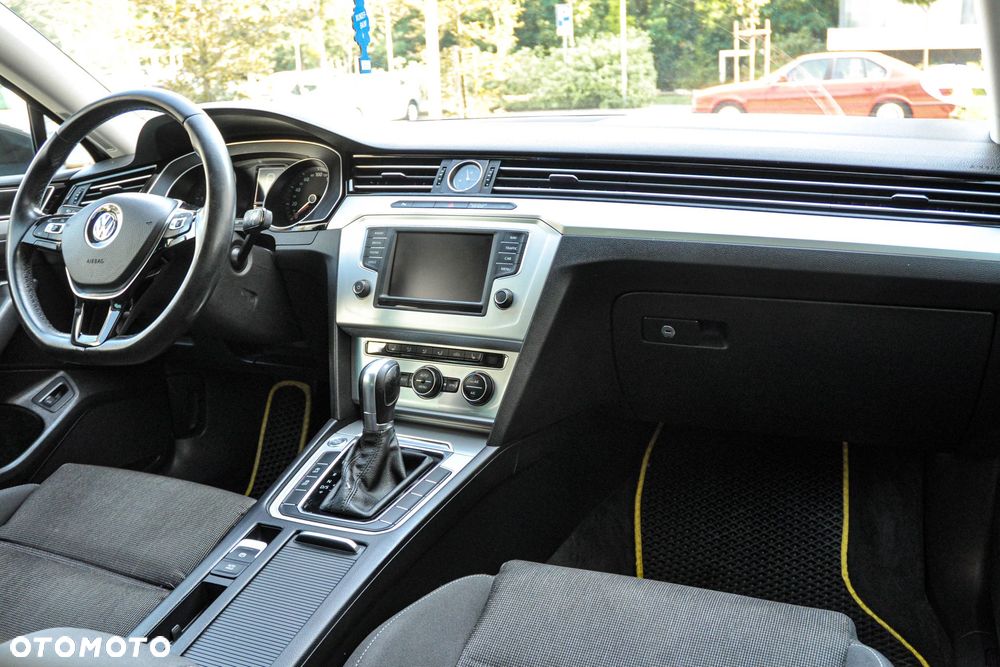 Volkswagen Passat - 10