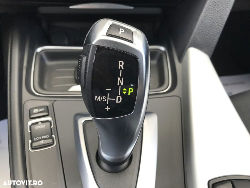 BMW Seria 3 320i Aut. - 35