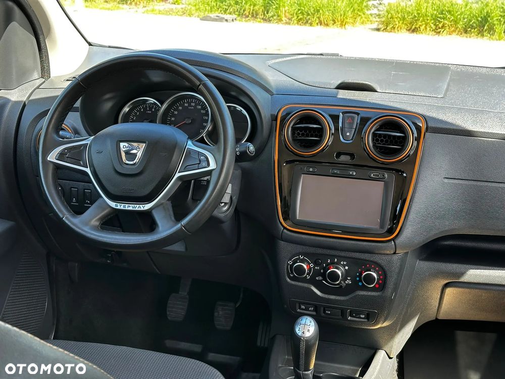 Dacia Lodgy TCe 115 Stepway - 14