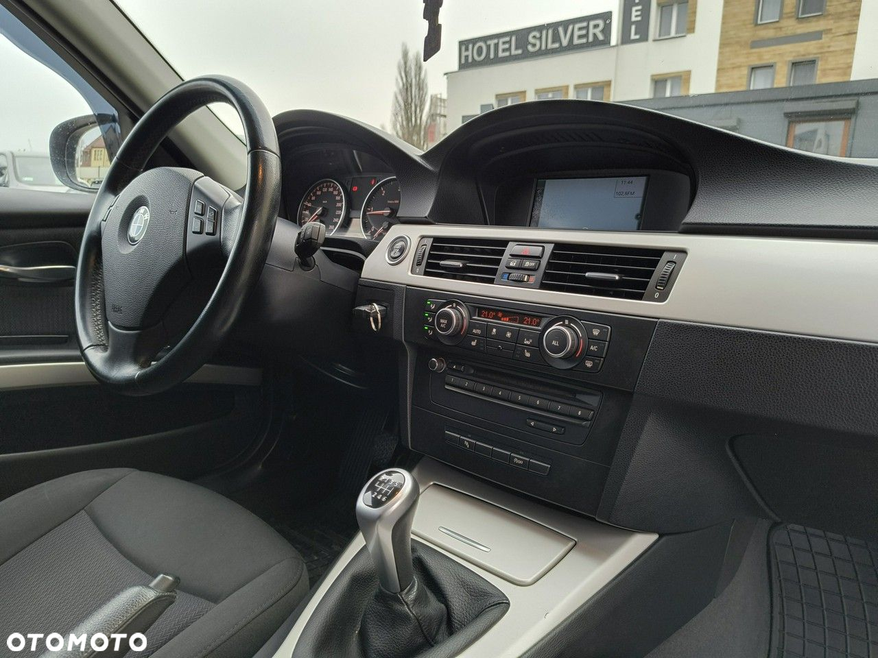 BMW Seria 3 318d Touring Sport Line - 26