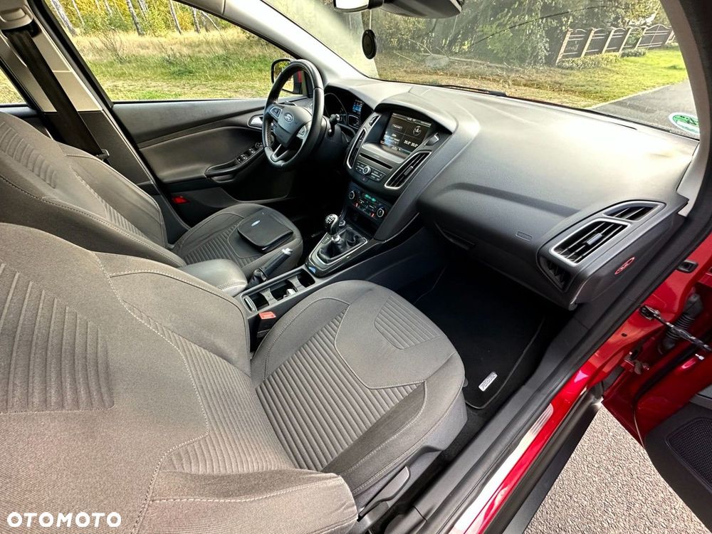 Ford Focus SW 1.0 EcoBoost Titanium - 24