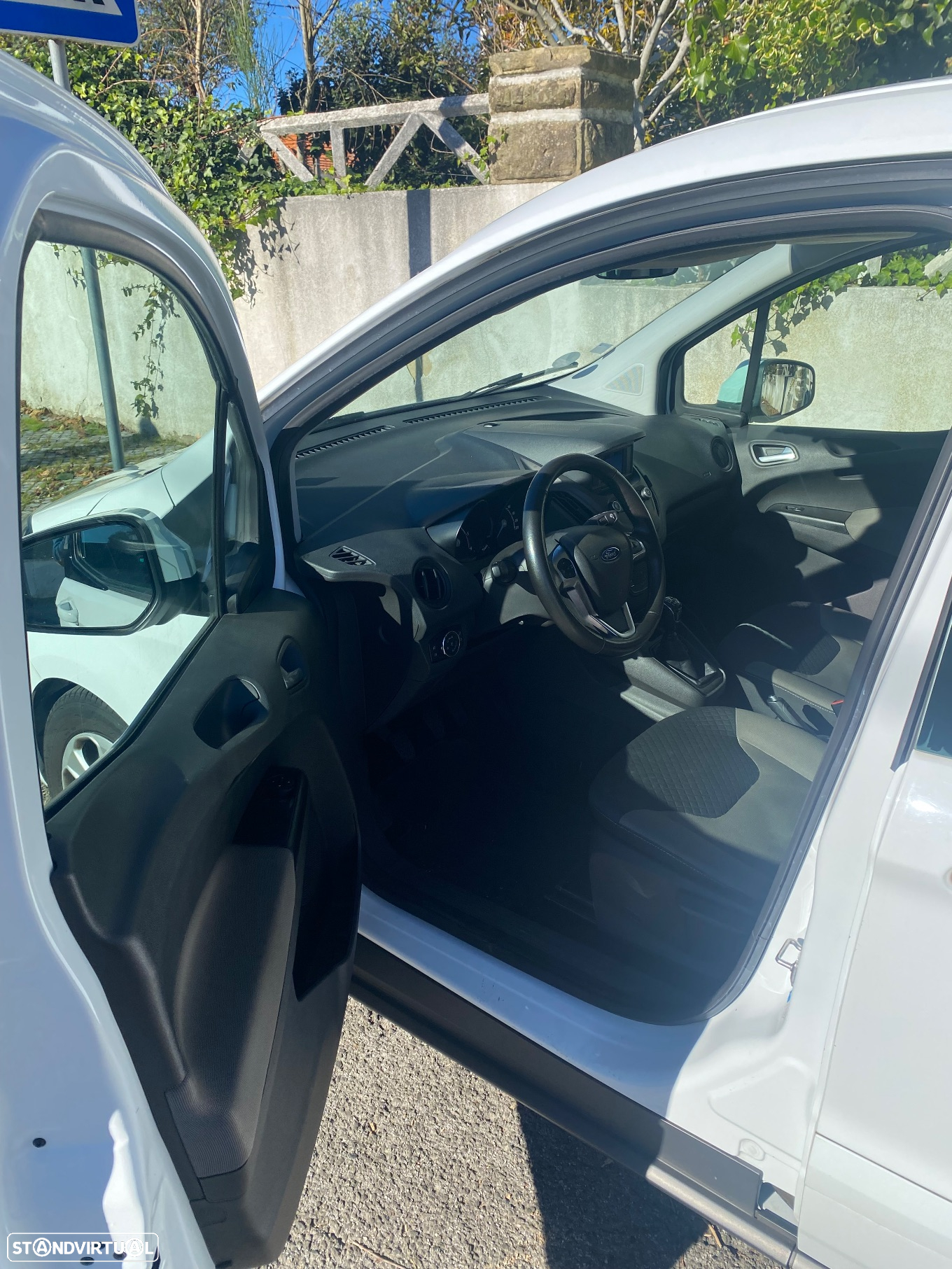 Ford Tourneo Courier 1.5 TDCi Ambiente - 27