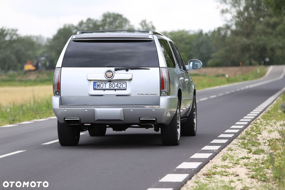 Cadillac Escalade - 9