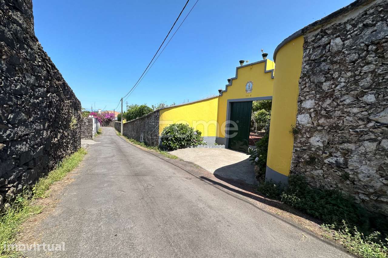 Refúgio premium T4+1 com 16.940 m² e vista mar em Rabo de Peixe. - Grande imagem: 2/60