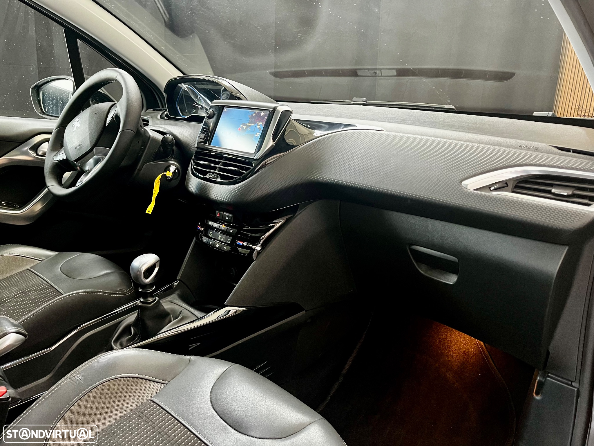 Peugeot 2008 1.5 BlueHDi Allure - 15