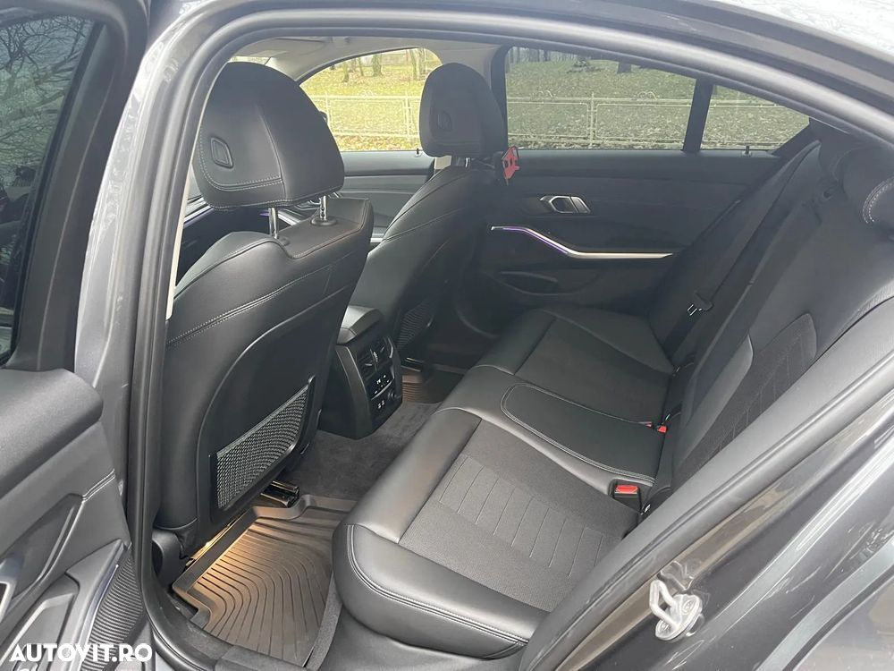 BMW Seria 3 330i AT Sport Line - 13