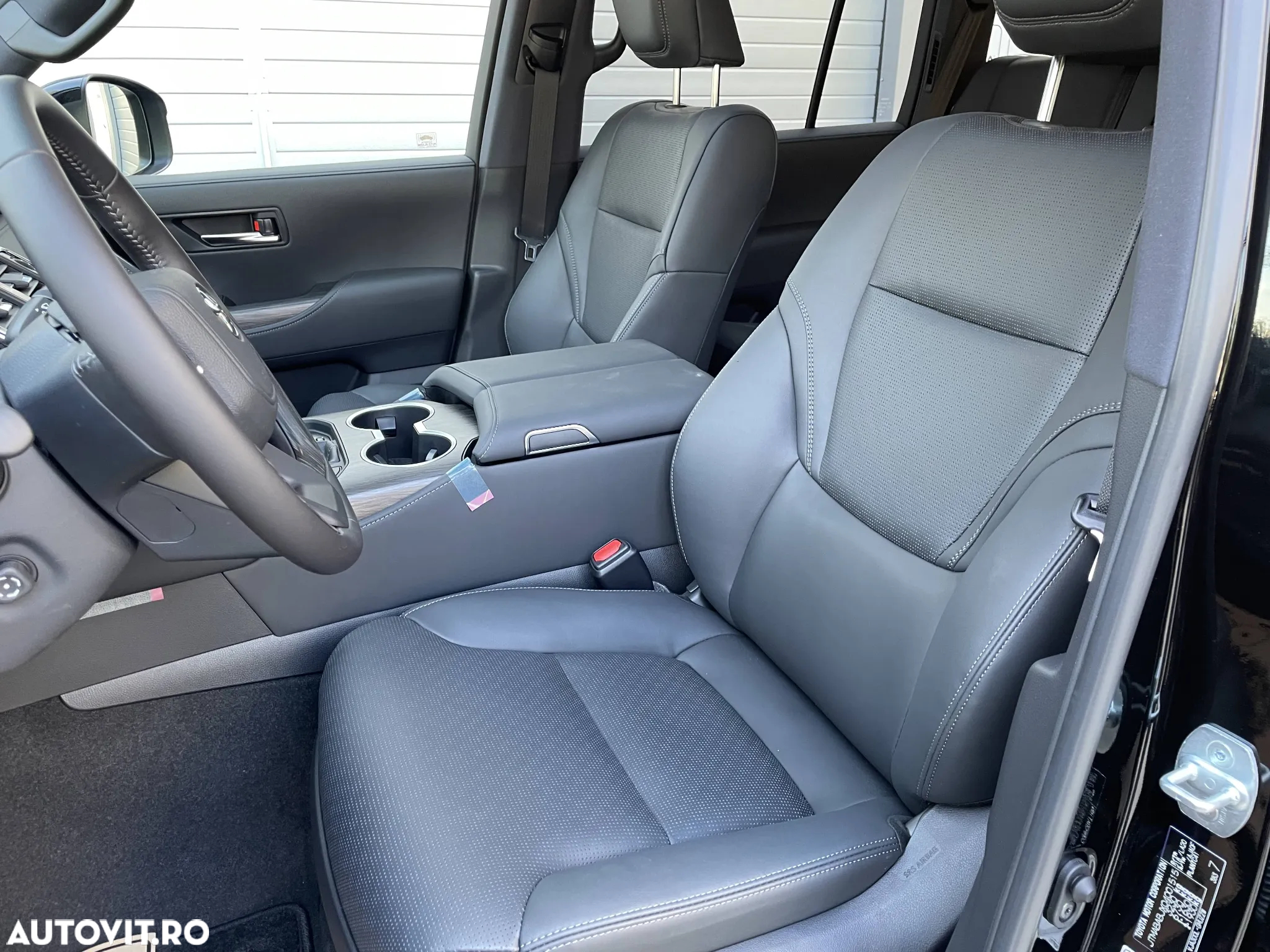 Toyota Land Cruiser 300 - 11