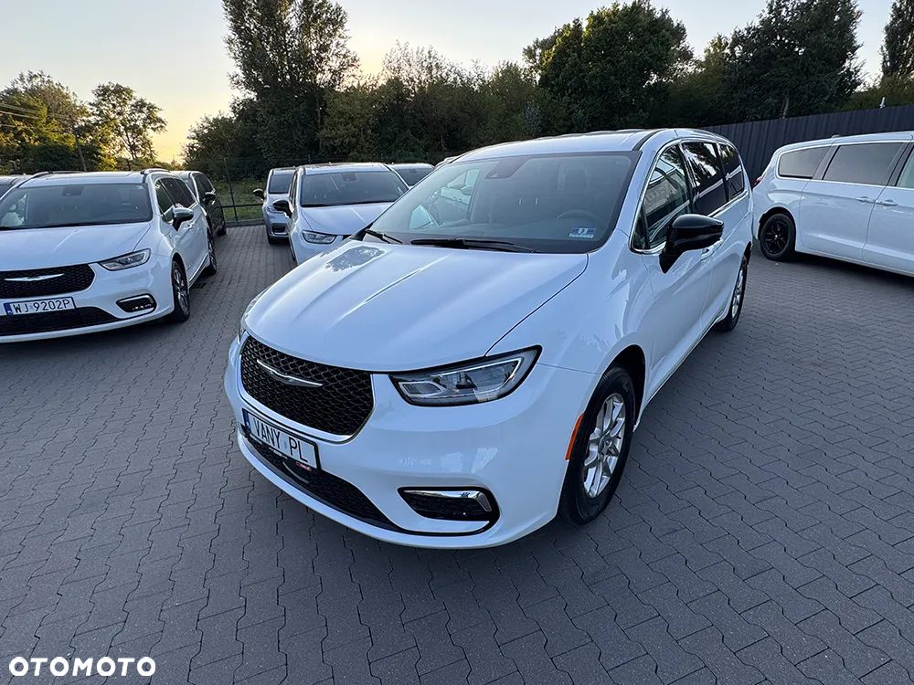 Chrysler Pacifica - 8
