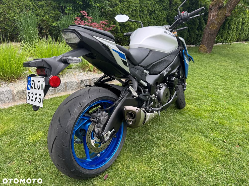 Suzuki GSX 1000 - 4