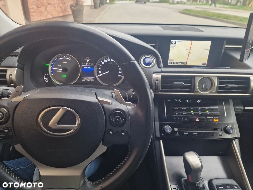 Lexus IS 300h Elegance - 14