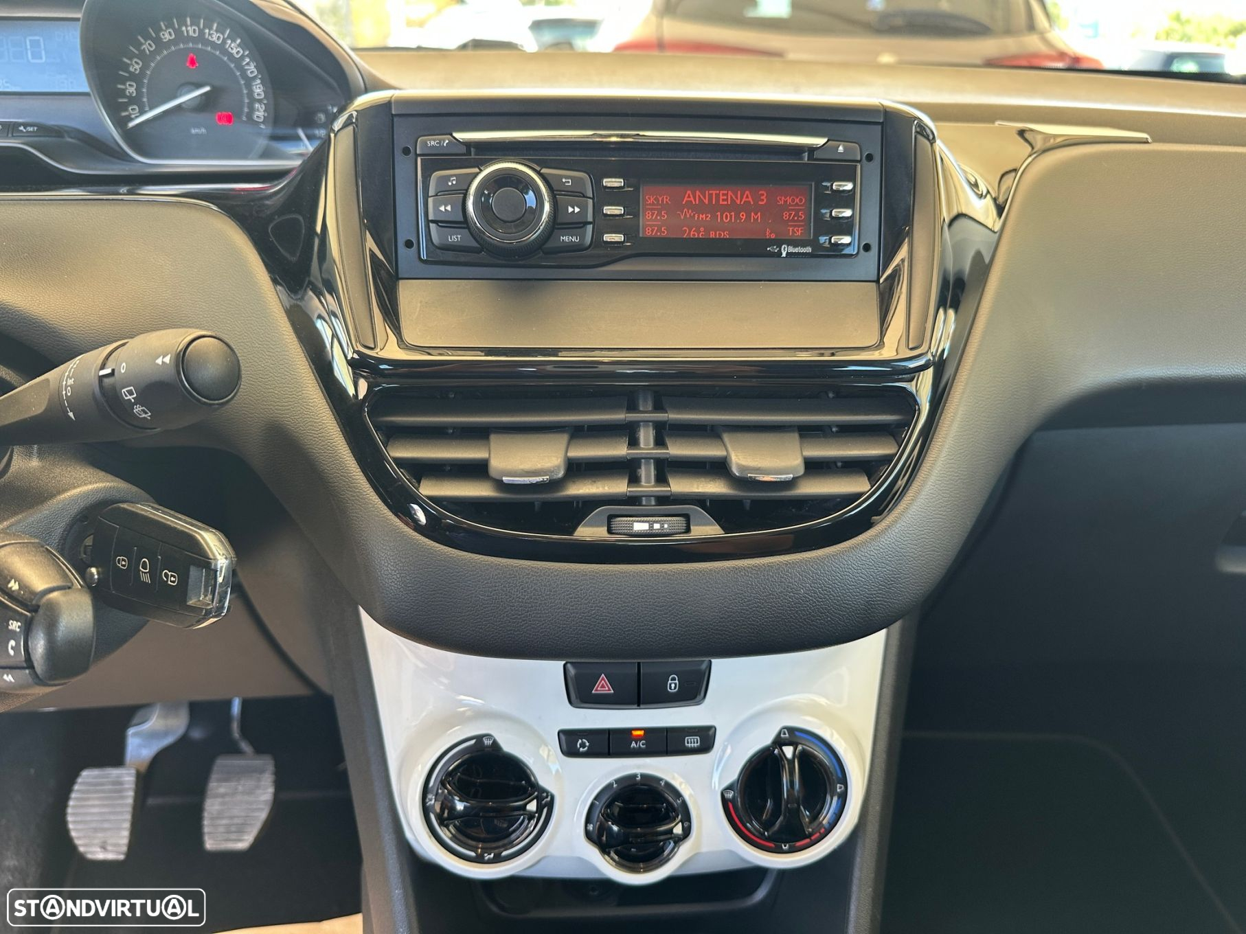 Peugeot 208 1.2 PureTech Like - 18