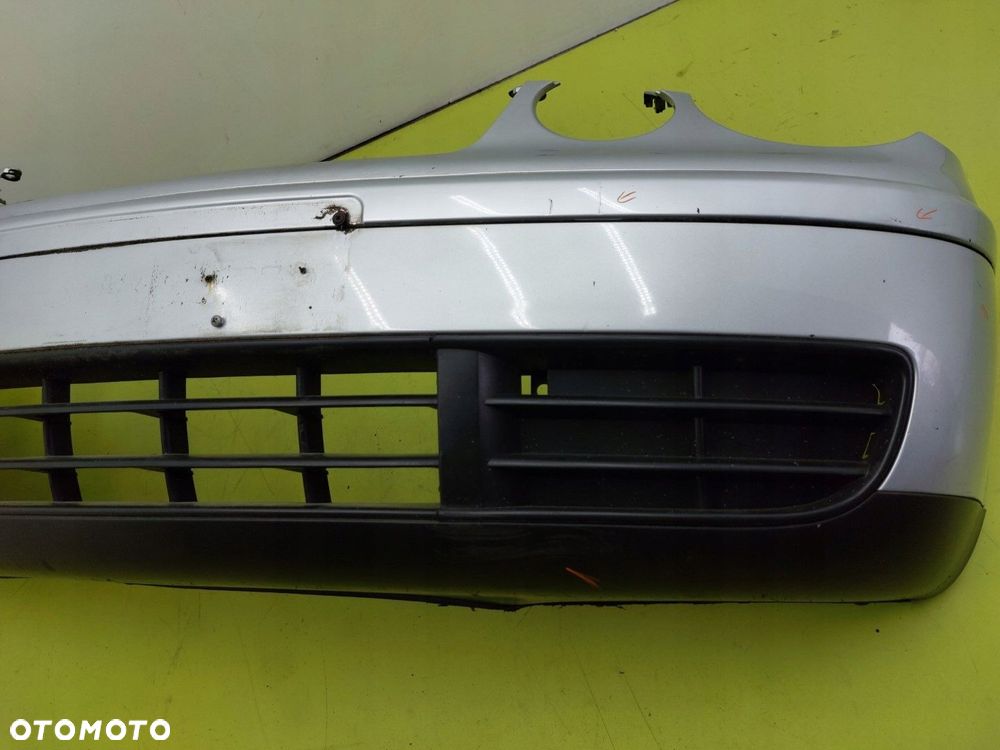 Zderzak przód przedni VW POLO IV 01-05 PRZED LIFT OKULAR LA7W SREBRNY - 4