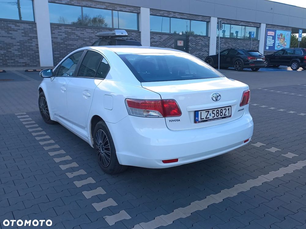 Toyota Avensis 2.0 D-4D Luna - 4