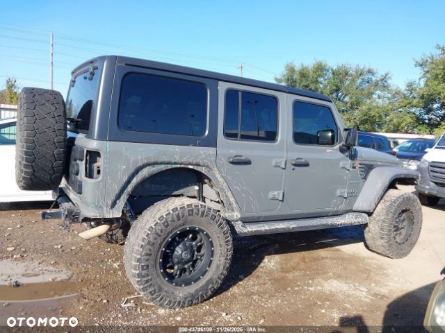 Jeep Wrangler - 10